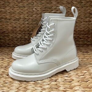 Doc Marten’s 14357 Boots White‎ Smooth Leather NWT